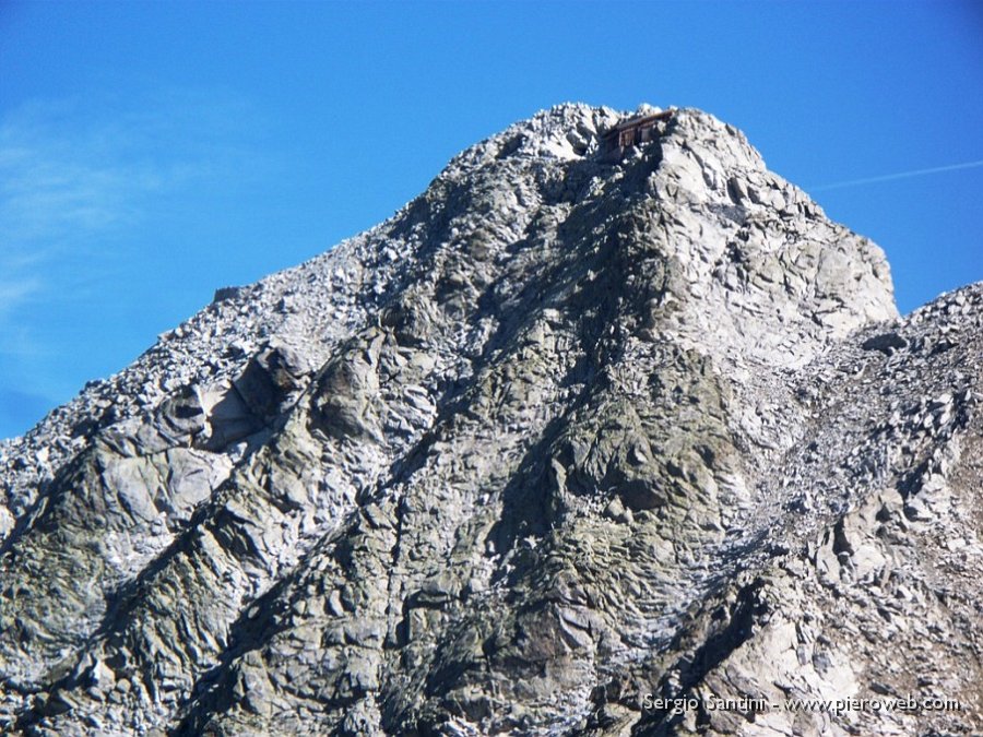 23 Punta di Lago Scuro e bivacco visto dalla Payer.JPG